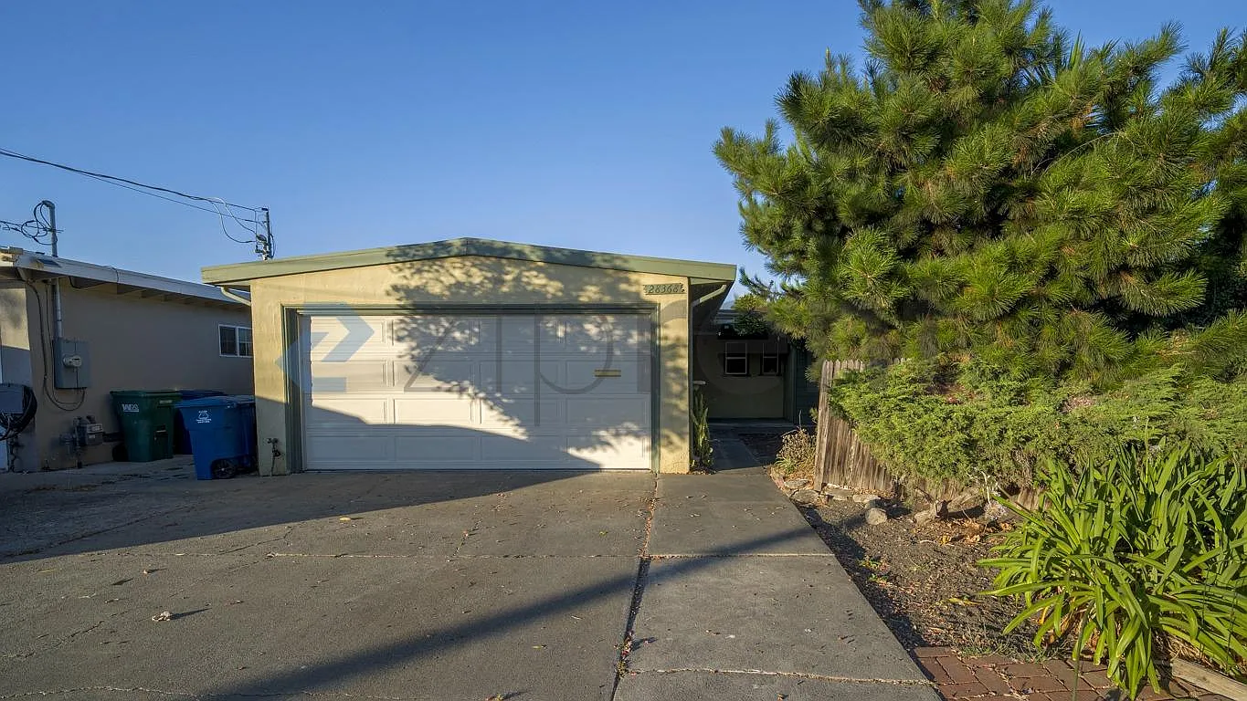 4 bed, 1260 sqft, $3,650 — Photo 1