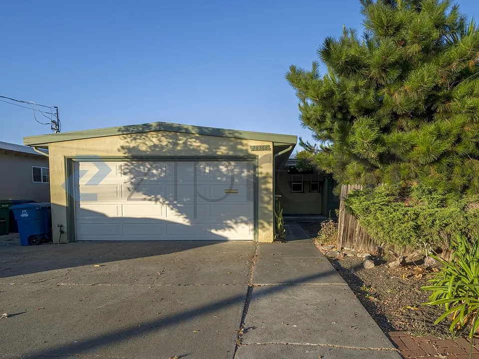 28368 Rochelle Ave