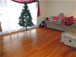 2nd image of 20 Breezy Knoll Dr
