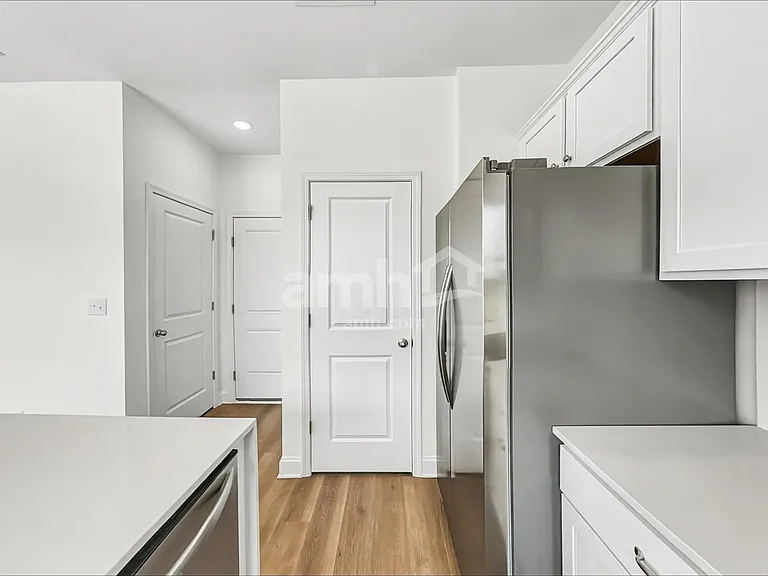 4052 Williams Rd — Photo 4