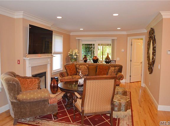 3rd image of 19 White Oak Ct
