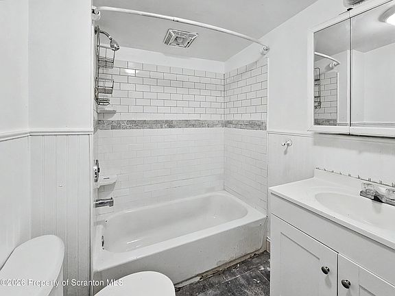 5th image of 907 Green Ridge St #R