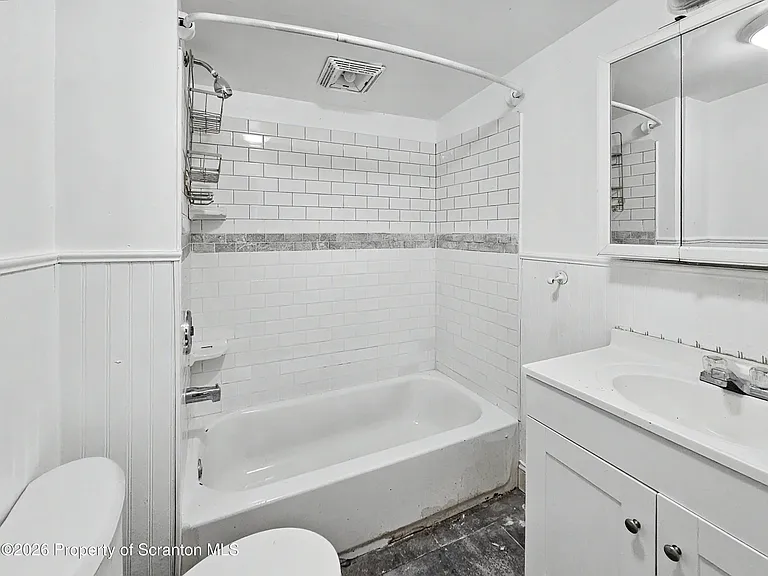 907 Green Ridge St #R — Photo 5