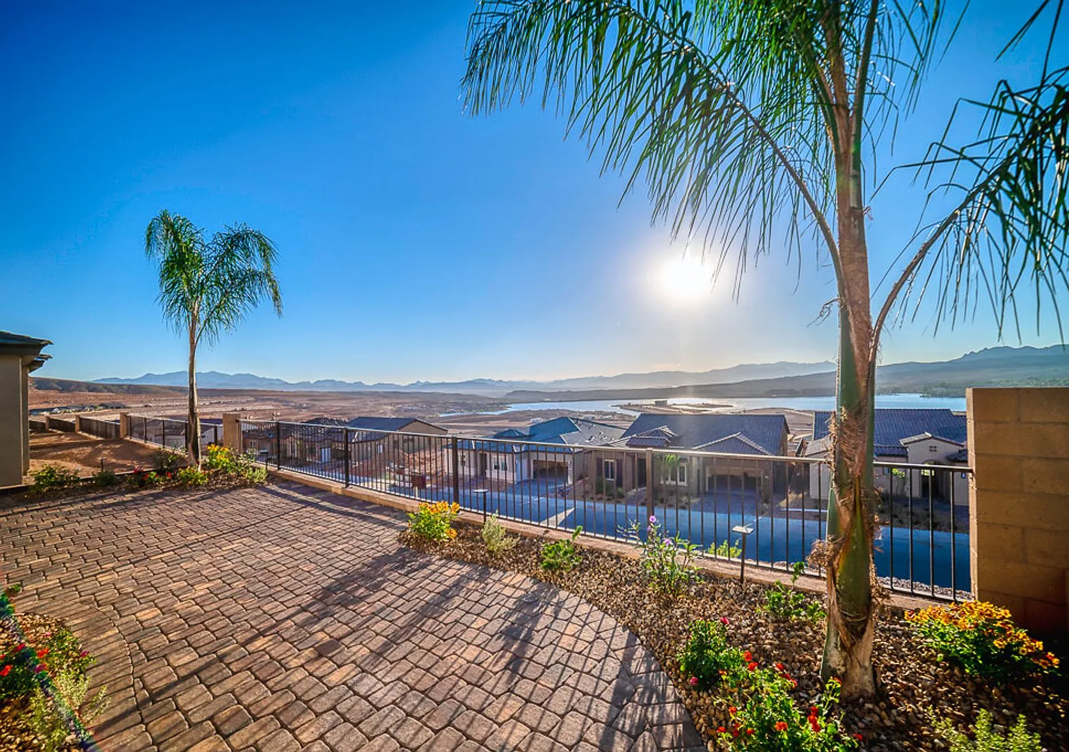 Lake Views! 55+ Community At Del Webb At Lake Las Vegas - 3 Beds/2 Baths/2 Gar — Photo 2
