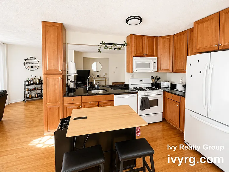 135 Walnut St #1 — Photo 7