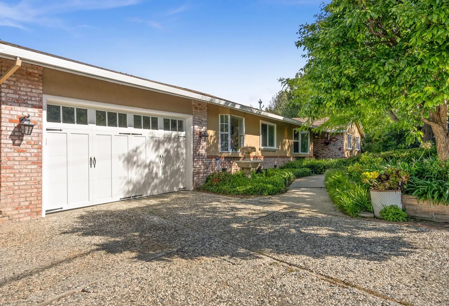 15885 Simoni Dr photo 1