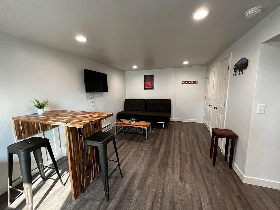 Studio, 400 sqft, $1,200 — Photo 3