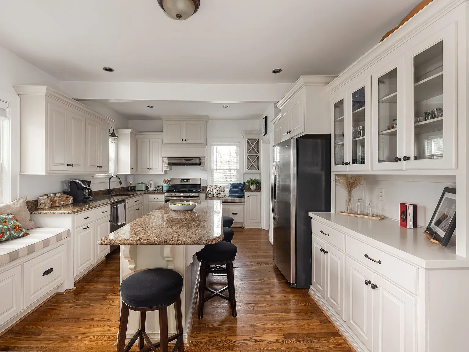 4 bed, 1700 sqft, $3,500 — Photo 4
