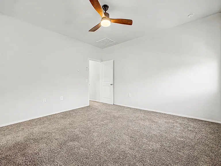 1302 W Raymond Ave — Photo 28