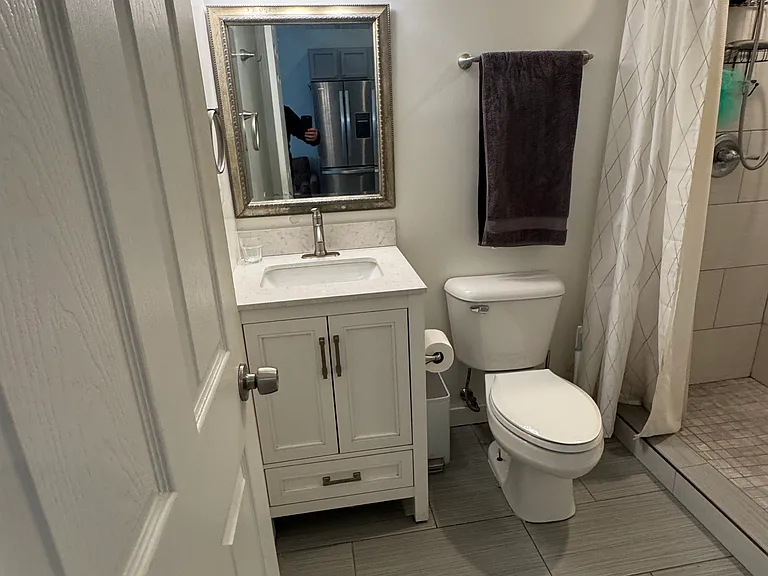 1537 Poplar St #1B — Photo 8