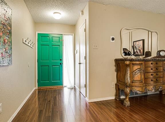 3rd image of 6020 Hillglen Dr