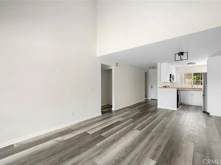 5565 Canoga Ave #307 — Photo 12