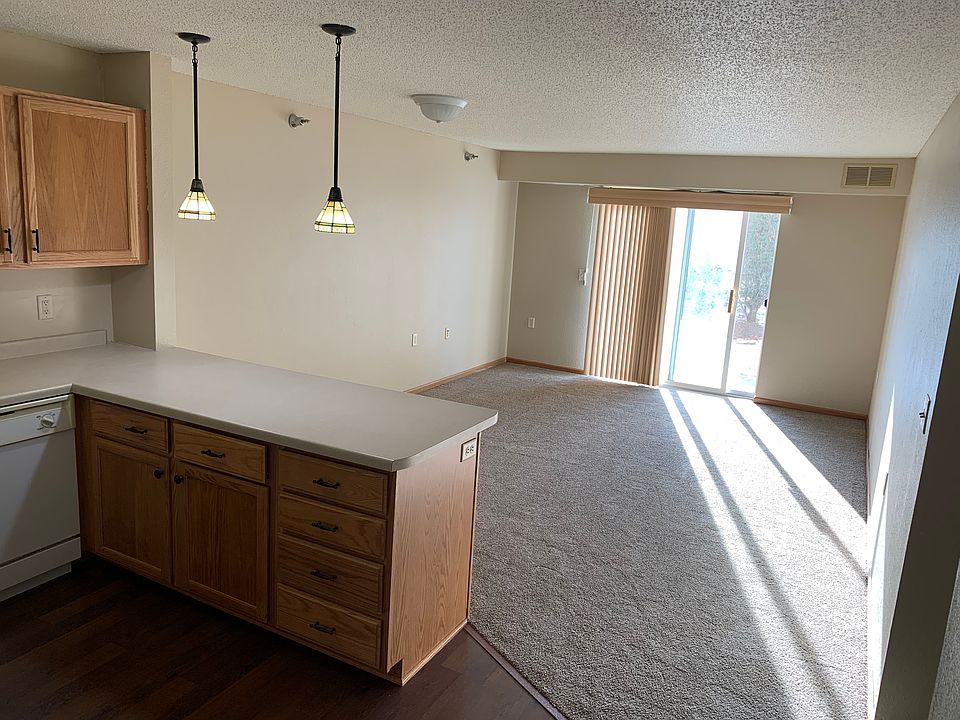 1st image of 1321 Lake Dr #115