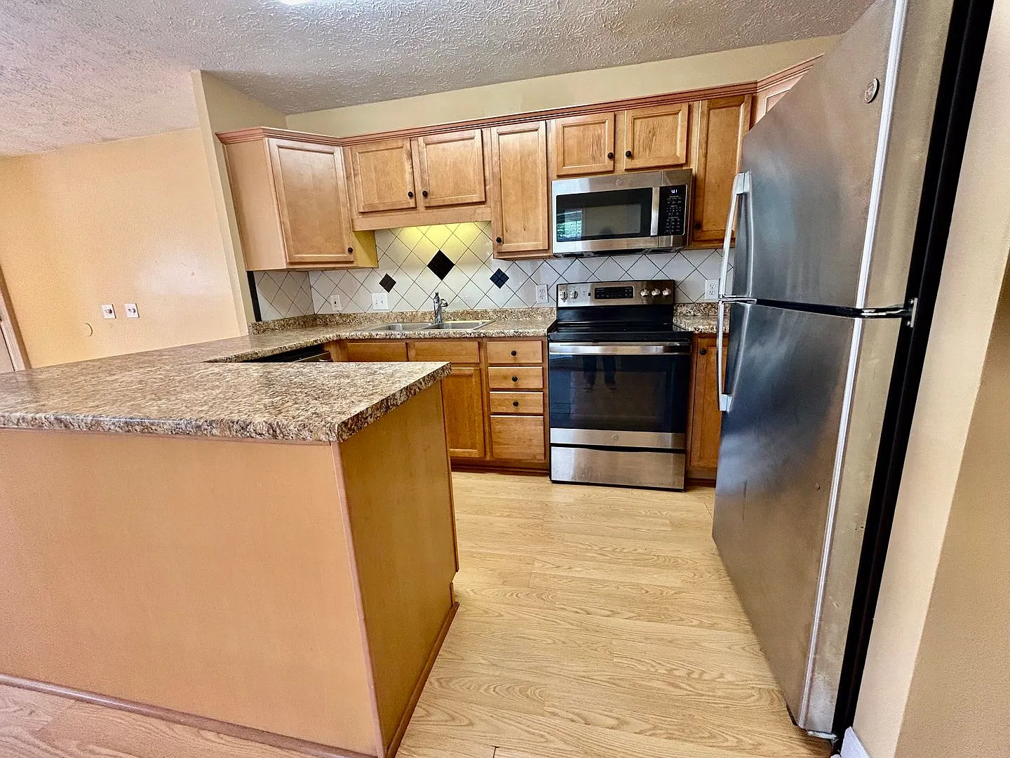 820 Premier Dr. — Photo 3