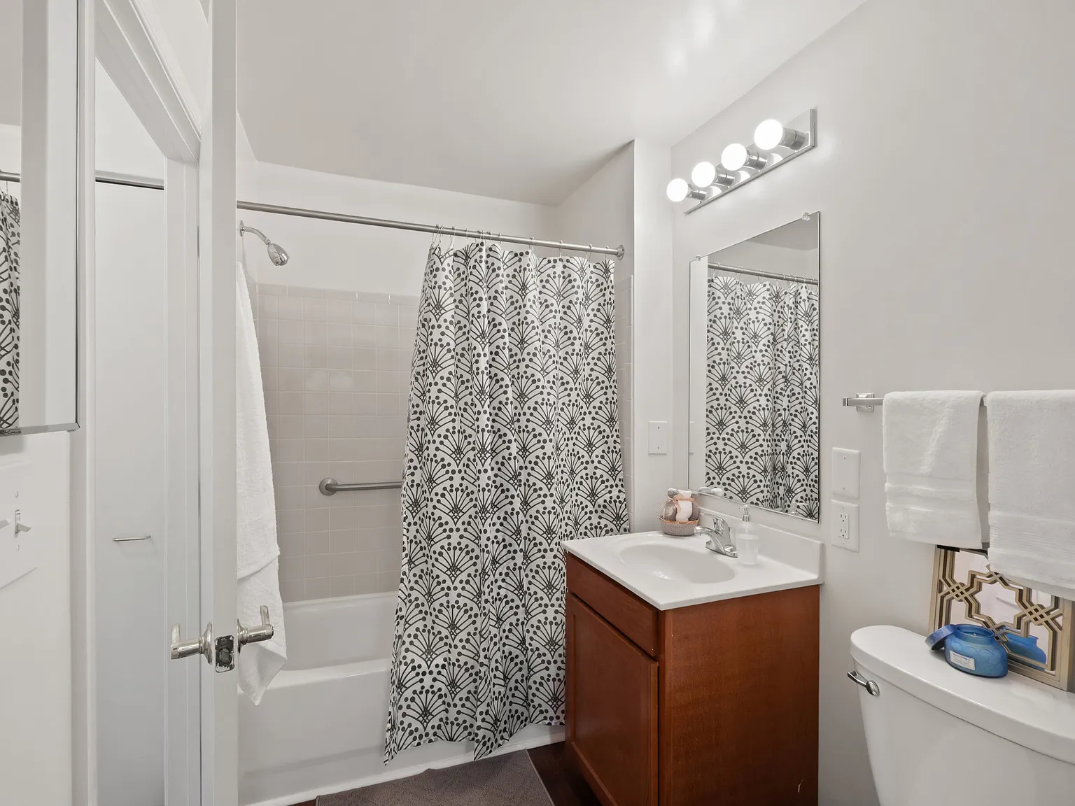 Woodside Village 55+ Apartments — Photo 4