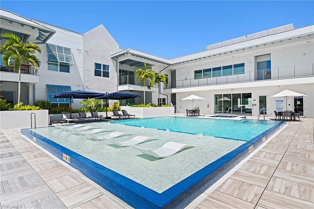 2 bed, 2.5 bath, 1700 sqft, $30,000 — Photo 2