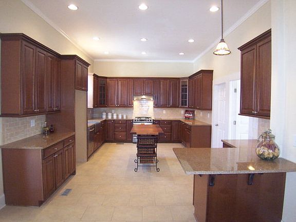 5th image of 509 W Mountain St