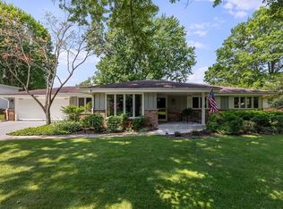 826 Roxbury Rd, Rockford, IL 61107