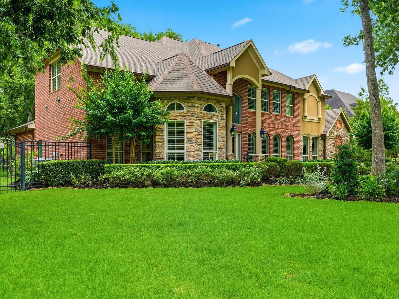 5 bed, 4.5 bath, 4966 sqft, $7,500 — Photo 3