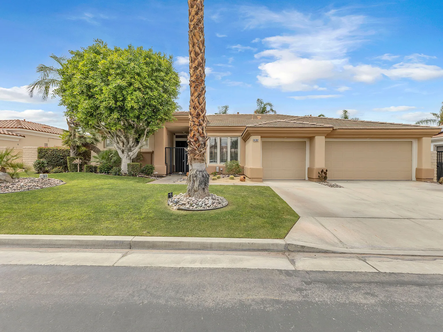 3 bed, 2117 sqft, $8,000 — Photo 2