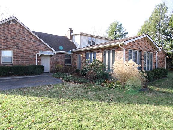 3rd image of 601 Brookview Dr