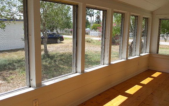 5th image of 324 Fernandez St