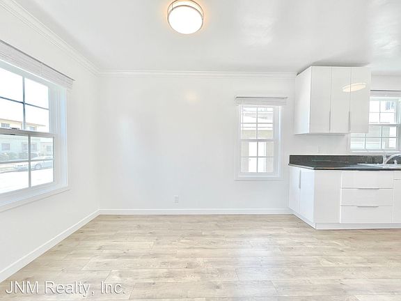 3rd image of 1001 S Shenandoah St #1007