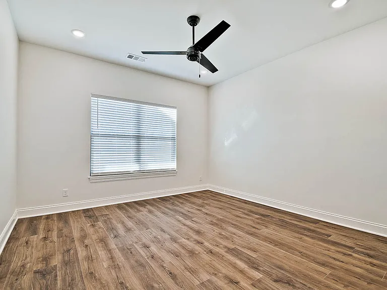 361 Turnberry Ct — Photo 7