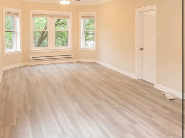 646 W Roscoe St, Chicago, IL