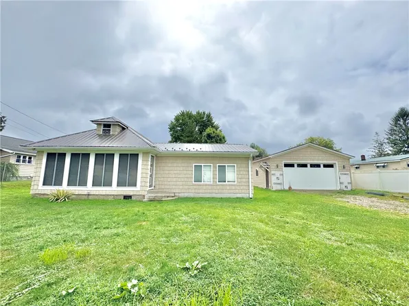 10589 Woodland Ave, Conneaut Lake, PA 16316