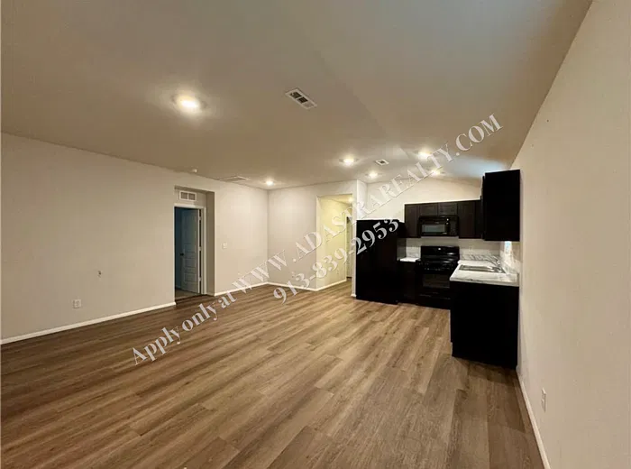 3 bed, 2.0 bath, 1080 sqft, $1,995 — Photo 3