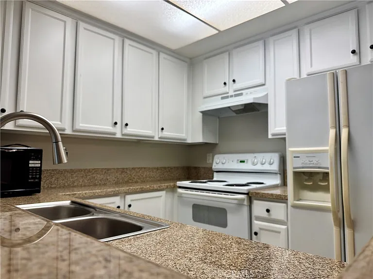 432 Edgehill Ln #95 — Photo 8
