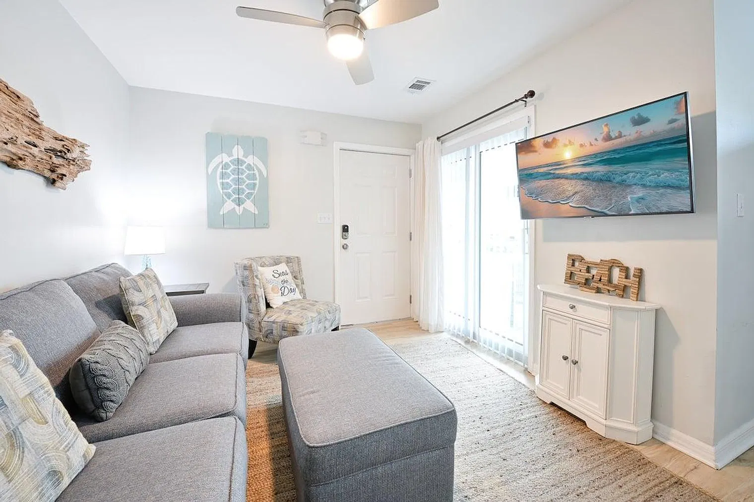 2 bed, 2.0 bath, 796 sqft, $2,030 — Photo 2