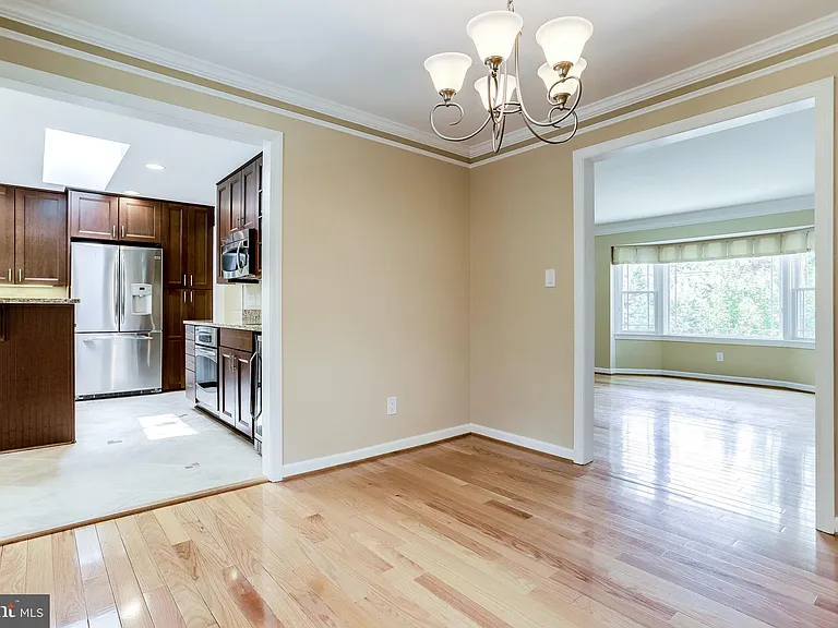 4894 Williamsburg Blvd — Photo 9