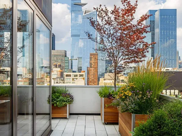 515 West 23rd Street image 7 of 26