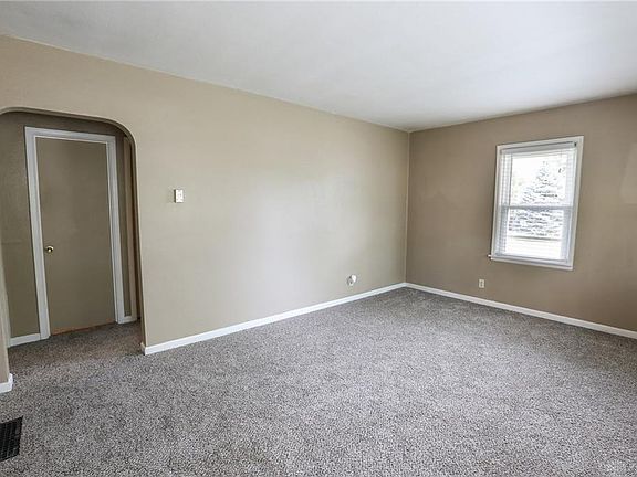 5th image of 1669 Humphrey Ave