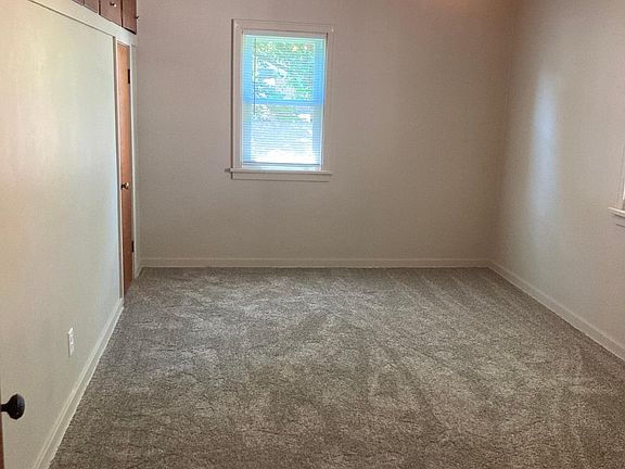 5th image of 1143 Van Buren Ave #1