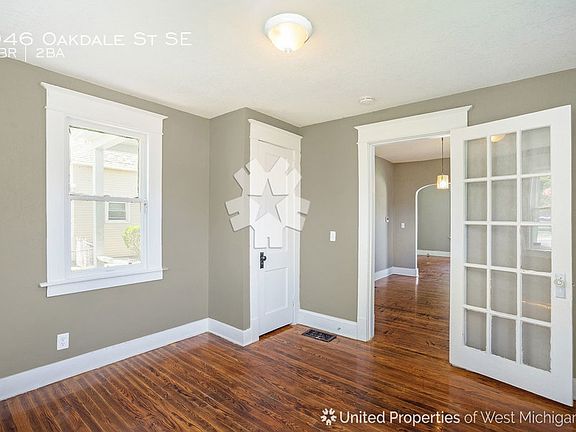 5th image of 946 Oakdale St SE