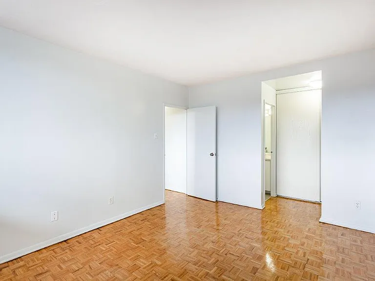 1725 Frobisher Ln — Photo 16
