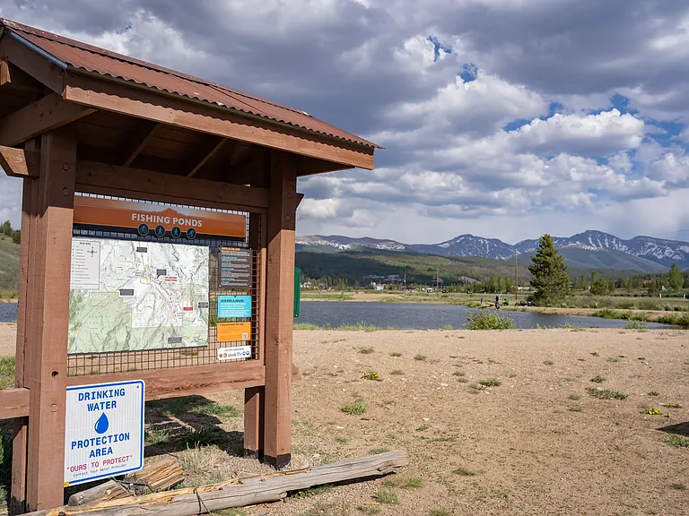 Enjoy easy access to nearby lakes, perfect for paddleboarding, fishing, kayaking, or simply relaxing by the water.