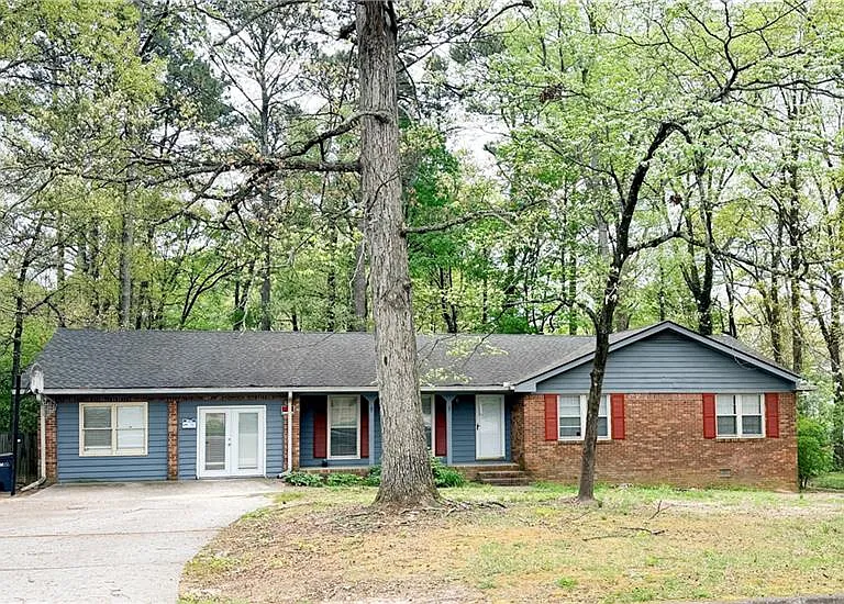 1802 Driftwood Pl — Photo 1
