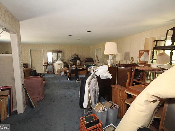 3rd image of 458 Greentree Rd
