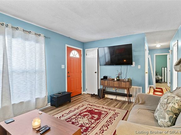 3rd image of 2527 Franks Drive