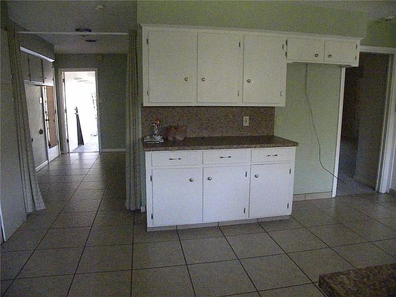 4th image of 438 Poenisch Dr