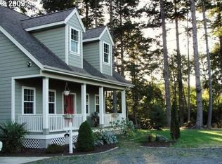 1037 Lakeshore Dr, Coos Bay, OR 97420