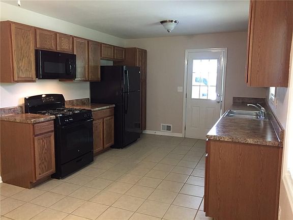 4th image of 2212 Terry Ln