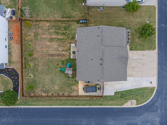 4th image of 416 Saddleback Trl