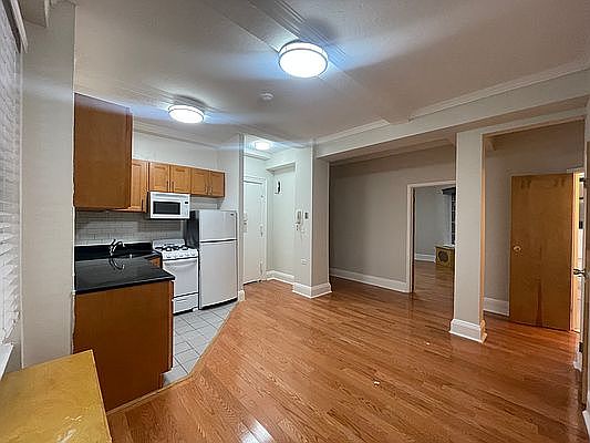 5th image of 115 W 71st St APT 1