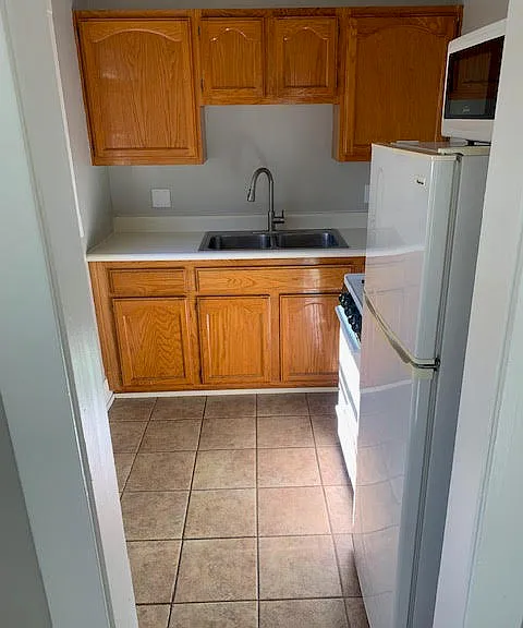 Euclid Square Apts — Photo 12