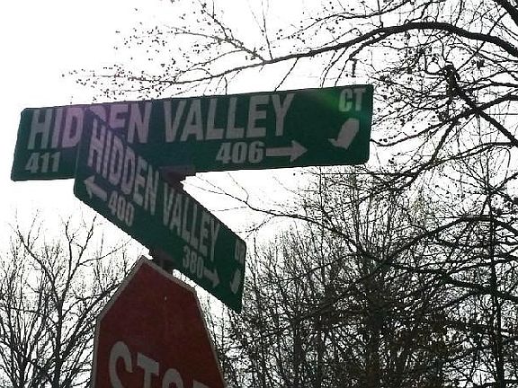 5th image of 409 Hidden Valley Ct SE